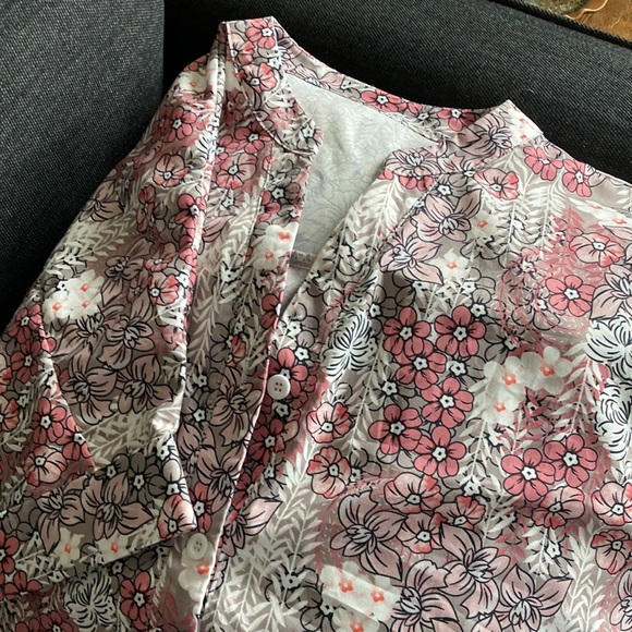 Collared shirt, Floral, Button down, size Large - Picture 6 of 10